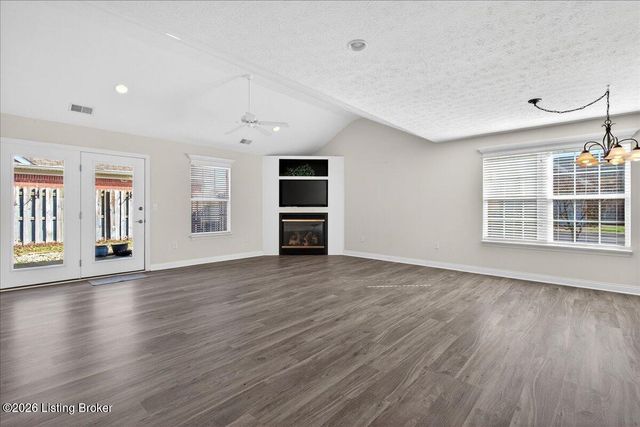 3925 Hillcross Dr, Louisville, KY 40229