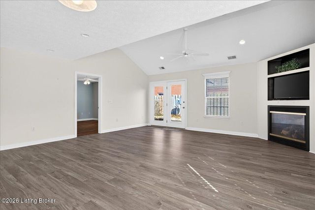 3925 Hillcross Dr, Louisville, KY 40229