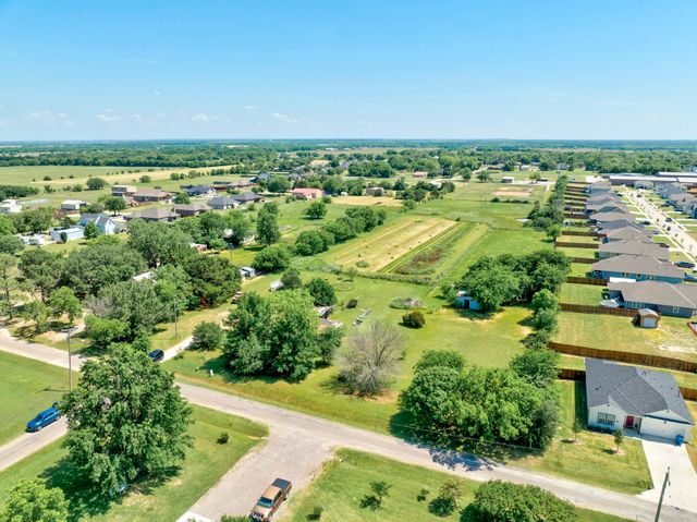 305 Swaha Drive, Tioga, TX 76271