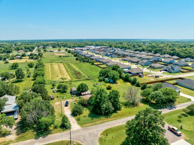 305 Swaha Drive, Tioga, TX 76271