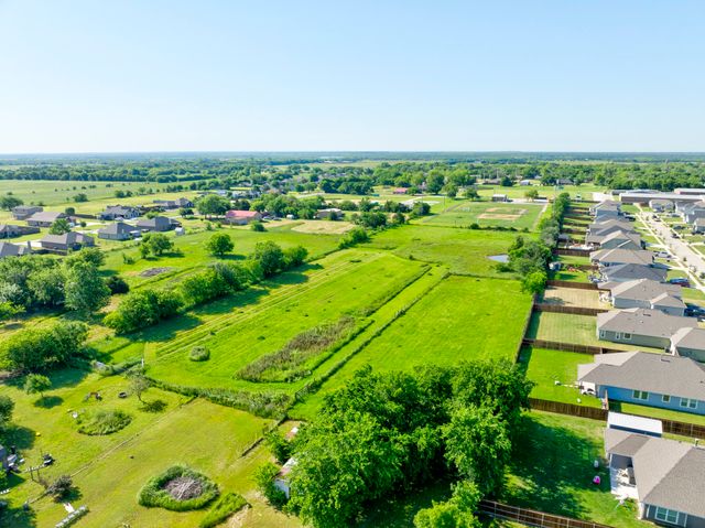 305 Swaha Drive, Tioga, TX 76271