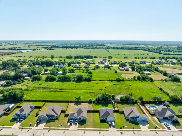 305 Swaha Drive, Tioga, TX 76271