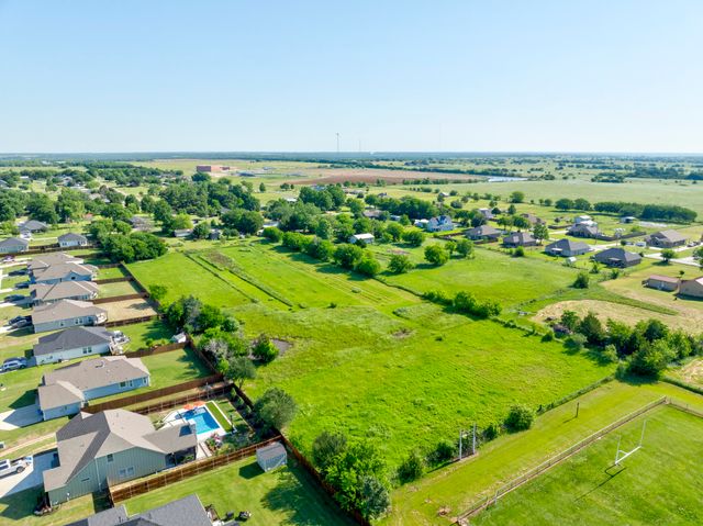 305 Swaha Drive, Tioga, TX 76271