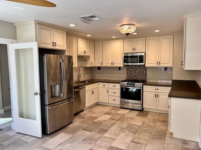 1228 W Walnut St, Stockton, CA 95203