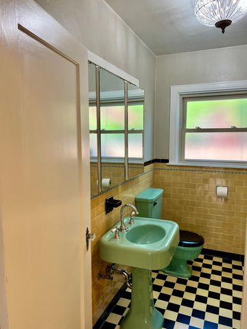 1228 W Walnut St, Stockton, CA 95203