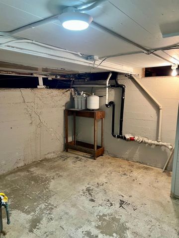 1228 W Walnut St, Stockton, CA 95203