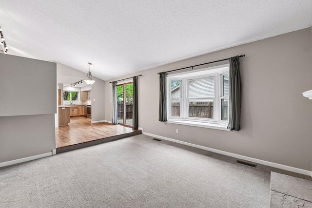 8450 Hiawatha Avenue, Eden Prairie, MN 55347