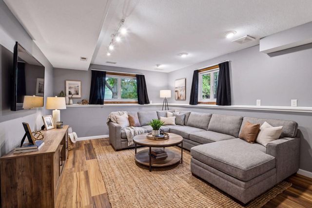 8450 Hiawatha Avenue, Eden Prairie, MN 55347