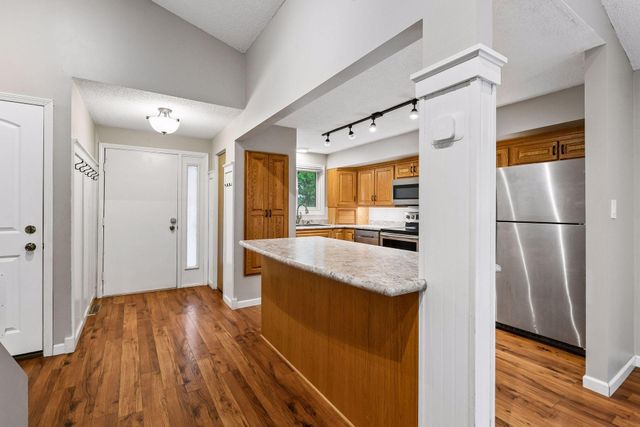 8450 Hiawatha Avenue, Eden Prairie, MN 55347