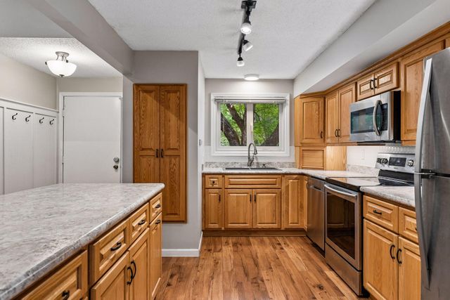 8450 Hiawatha Avenue, Eden Prairie, MN 55347
