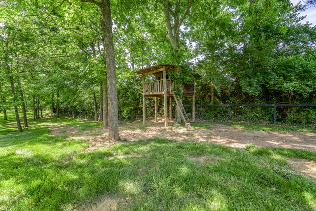 601 Delong Road, Lexington, KY 40515