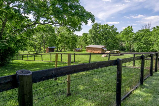 601 Delong Road, Lexington, KY 40515