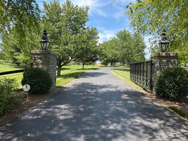 601 Delong Road, Lexington, KY 40515