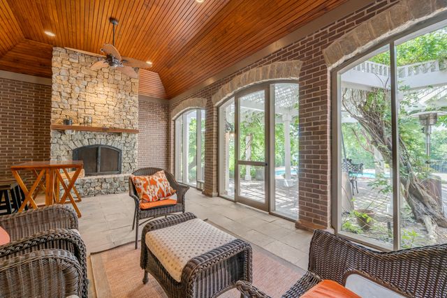 601 Delong Road, Lexington, KY 40515