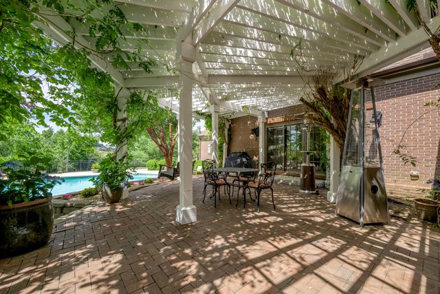 601 Delong Road, Lexington, KY 40515