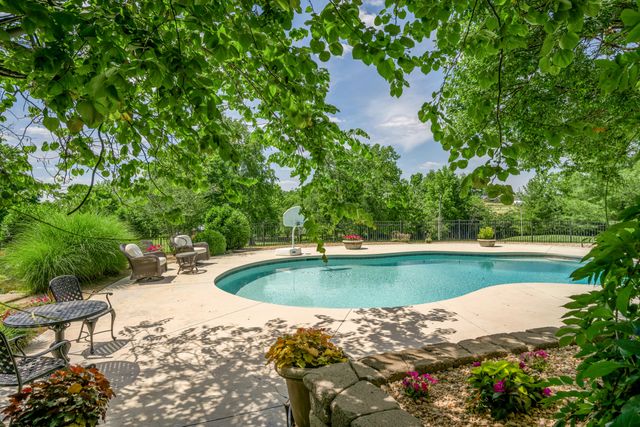 601 Delong Road, Lexington, KY 40515
