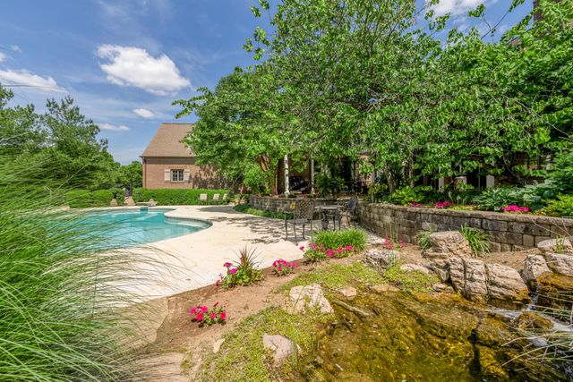 601 Delong Road, Lexington, KY 40515
