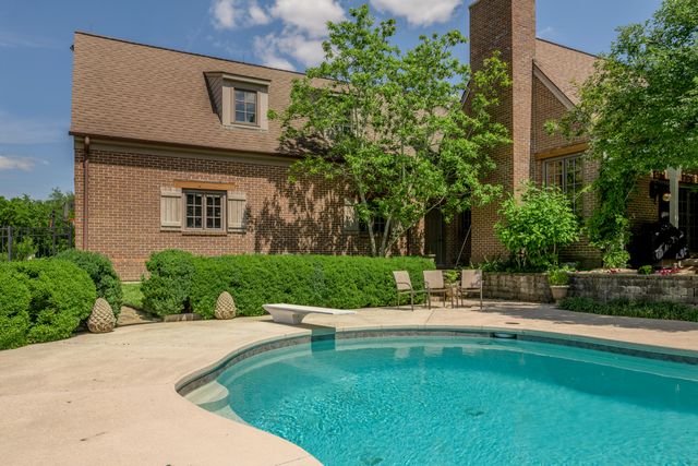 601 Delong Road, Lexington, KY 40515