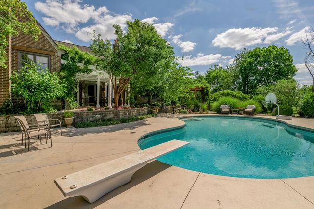 601 Delong Road, Lexington, KY 40515