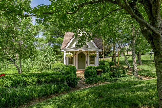 601 Delong Road, Lexington, KY 40515