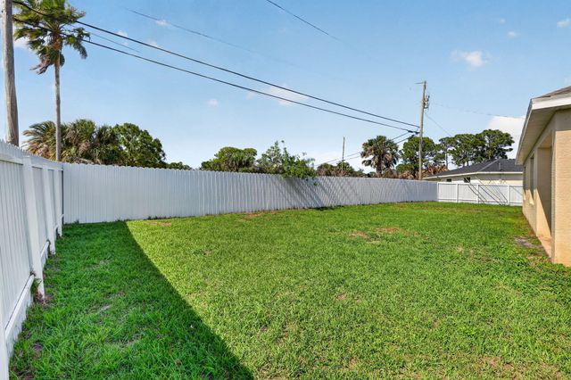 393 SW Tarra Avenue, Port St. Lucie, Port St Lucie, FL 34953