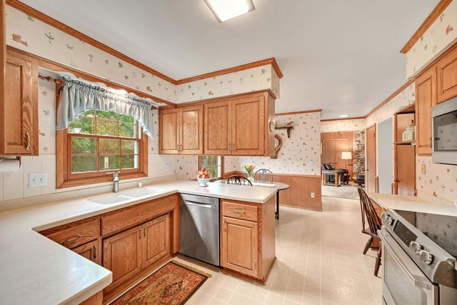 1128 Downing DRIVE, Waukesha, WI 53186