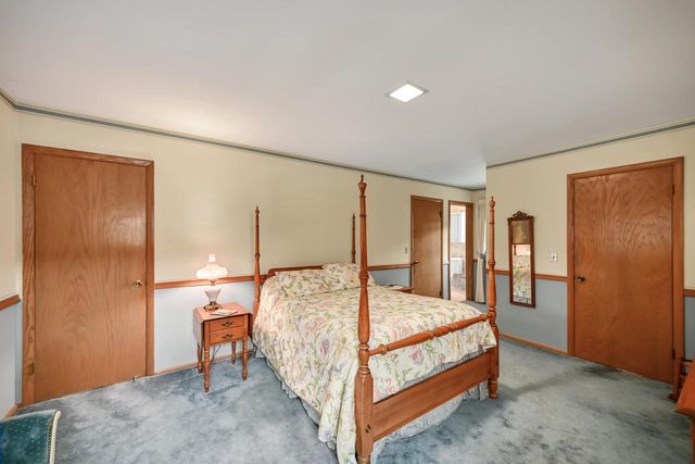 1128 Downing DRIVE, Waukesha, WI 53186