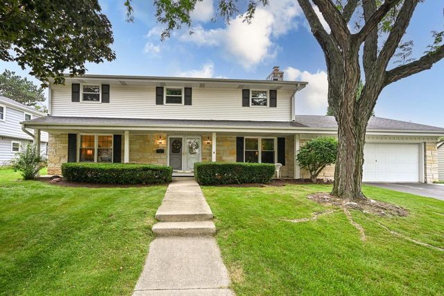 1128 Downing DRIVE, Waukesha, WI 53186