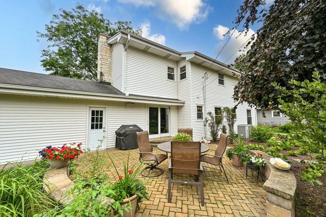1128 Downing DRIVE, Waukesha, WI 53186