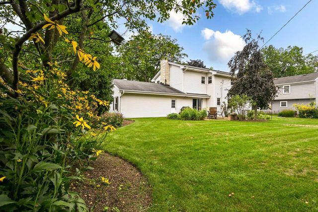 1128 Downing DRIVE, Waukesha, WI 53186