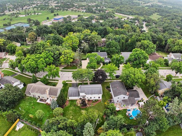 1128 Downing DRIVE, Waukesha, WI 53186