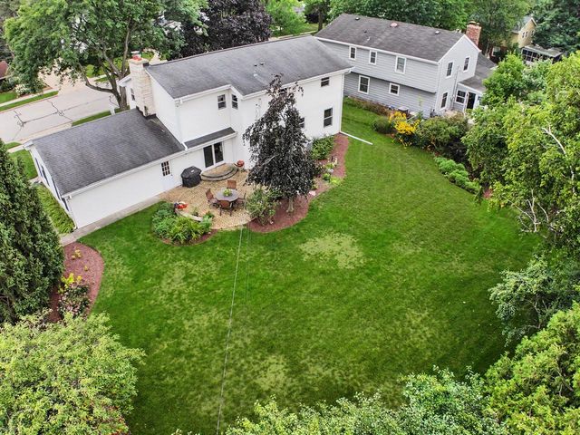 1128 Downing DRIVE, Waukesha, WI 53186