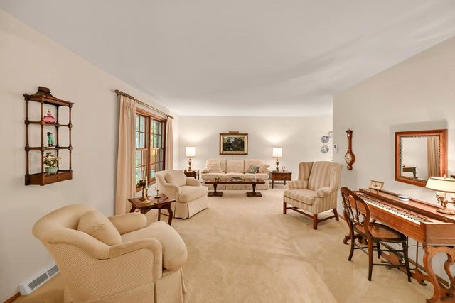 1128 Downing DRIVE, Waukesha, WI 53186