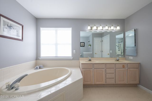 2890 Lenox Street, Toms River, NJ 08755