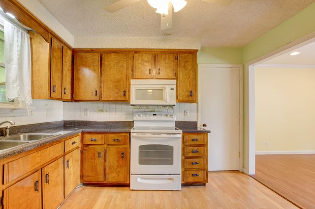 649 Chesterfield Cir, Clarksville, TN 37043