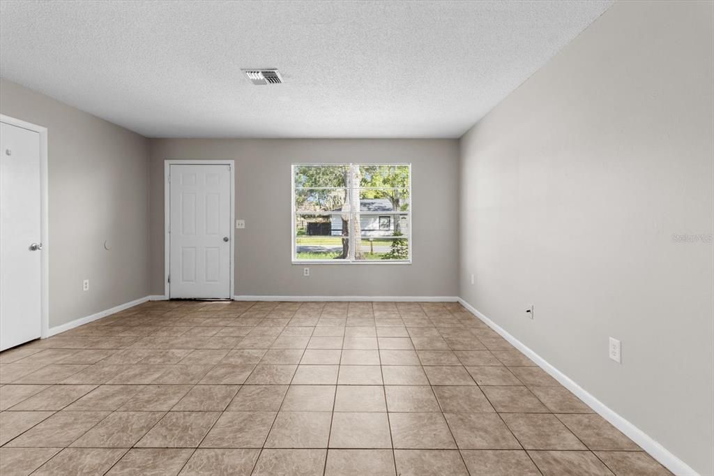 Image 3 of property listing at 8941 SE 88TH LANE, Ocala, FL 34472