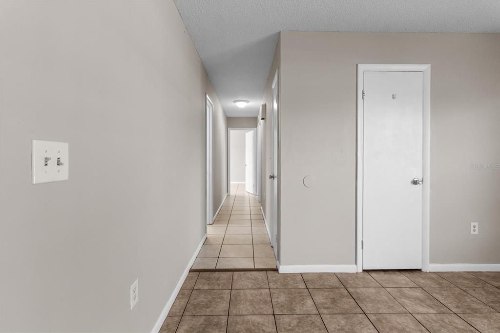 Image 7 of property listing at 8941 SE 88TH LANE, Ocala, FL 34472