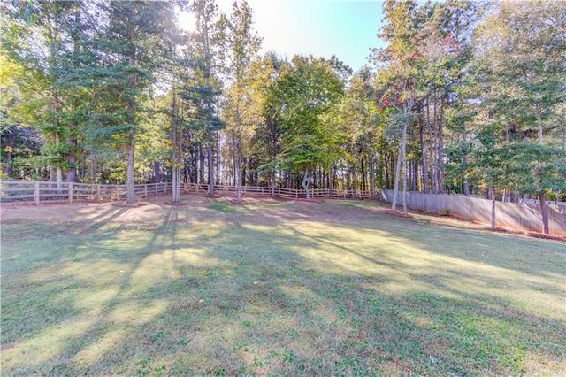 1211 Sterling Lake Drive, Jefferson, GA 30549