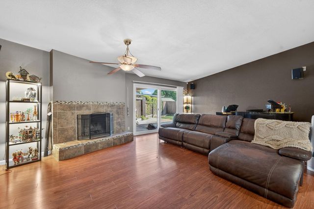 131 Parkshore Cir, Sacramento, CA 95831