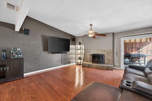 131 Parkshore Cir, Sacramento, CA 95831