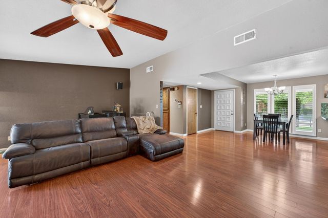 131 Parkshore Cir, Sacramento, CA 95831