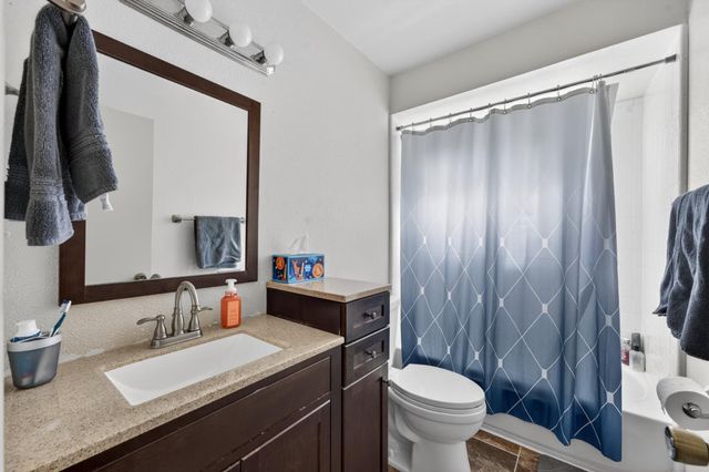 131 Parkshore Cir, Sacramento, CA 95831