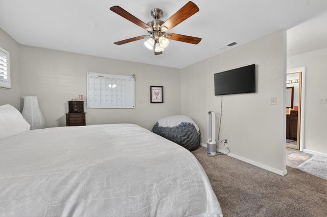 131 Parkshore Cir, Sacramento, CA 95831