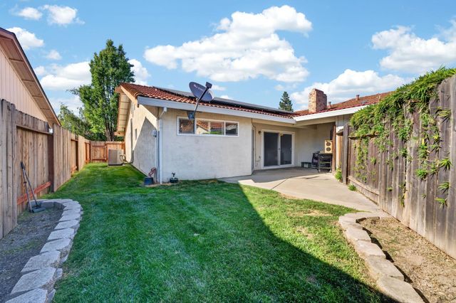 131 Parkshore Cir, Sacramento, CA 95831