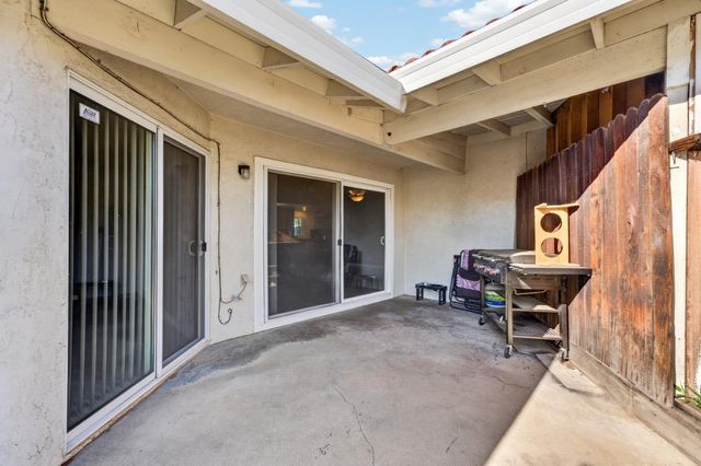 131 Parkshore Cir, Sacramento, CA 95831