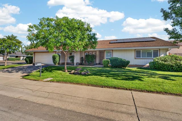 131 Parkshore Cir, Sacramento, CA 95831