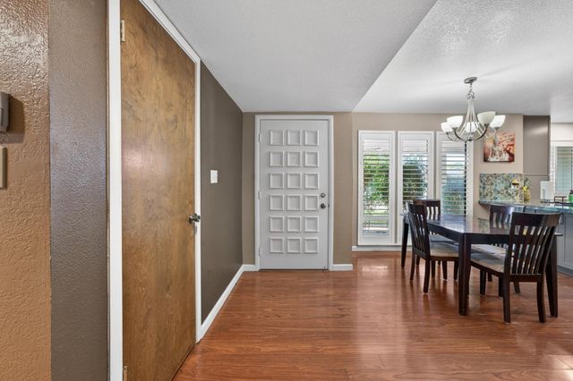 131 Parkshore Cir, Sacramento, CA 95831