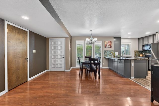 131 Parkshore Cir, Sacramento, CA 95831