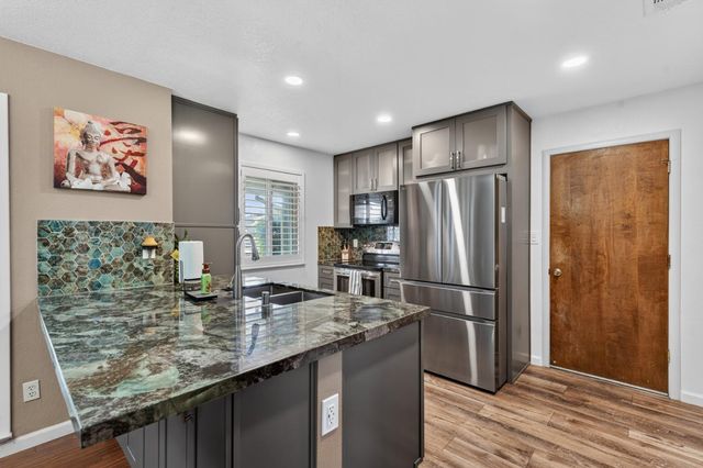 131 Parkshore Cir, Sacramento, CA 95831