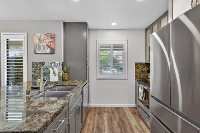 131 Parkshore Cir, Sacramento, CA 95831